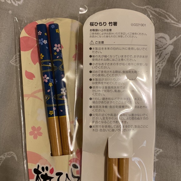 Sakura Hirari Bamboo Chopsticks - Picture 3 of 4